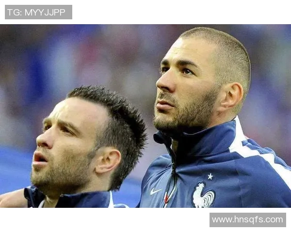 反足球球星的另类人生轨迹与激情故事展开 反足球球星的另类人生轨迹与激情故事展开