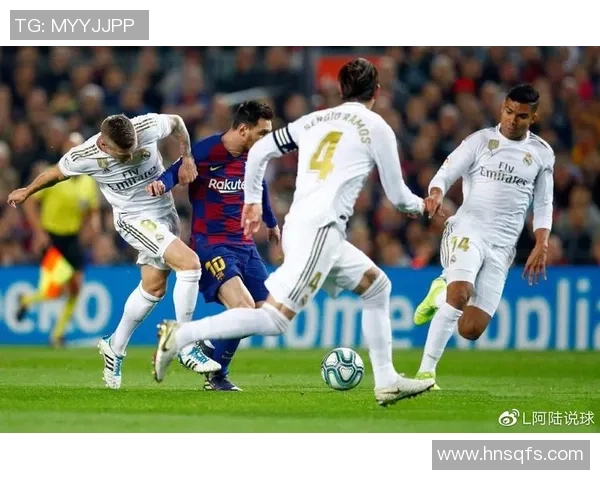 左前卫在足球比赛中的关键角色与球星解析